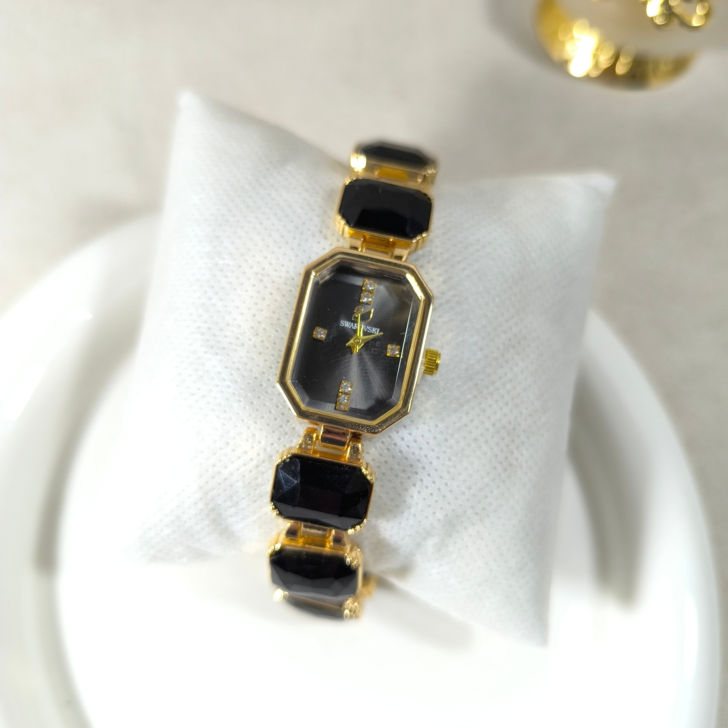 Montre Femme Bijou Dorée à Pierres Élégantes – Cadran Octogonal Chic