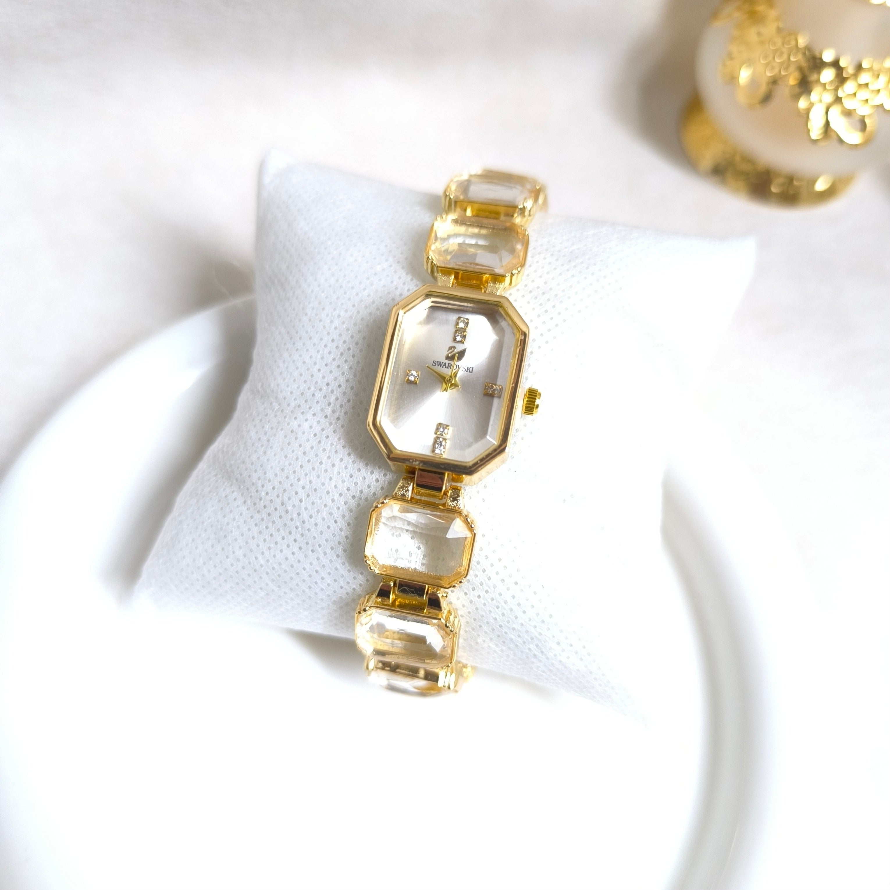 Montre Femme Bijou Dorée à Pierres Élégantes – Cadran Octogonal Chic