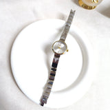 Montre Femme Élégance  – Cadran Minimaliste à Cristaux