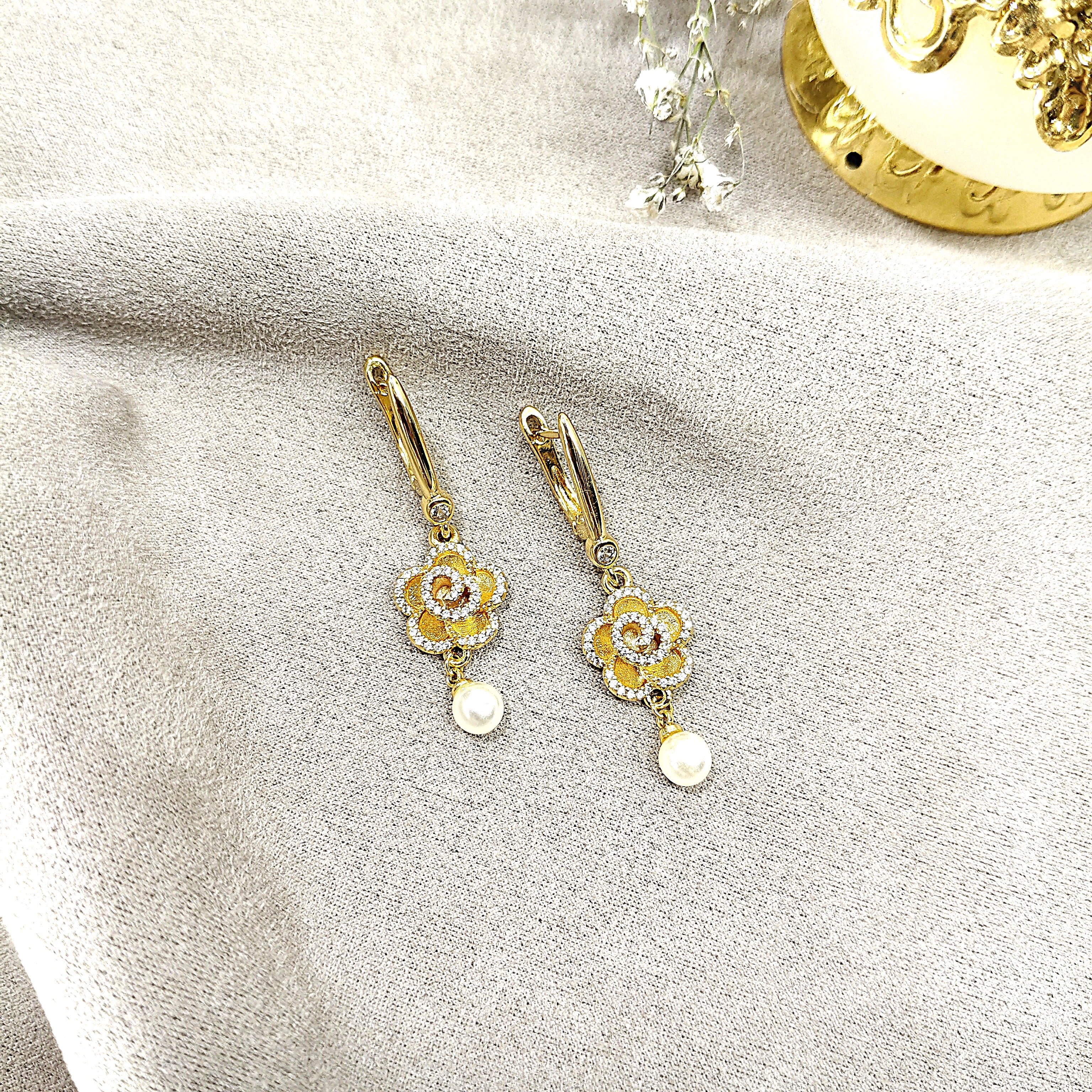 Boucles d’Oreilles Fleur Perle en Plaqué Or