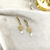 Boucles d’Oreilles Fleur Perle en Plaqué Or