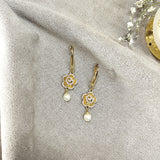 Boucles d’Oreilles Fleur Perle en Plaqué Or