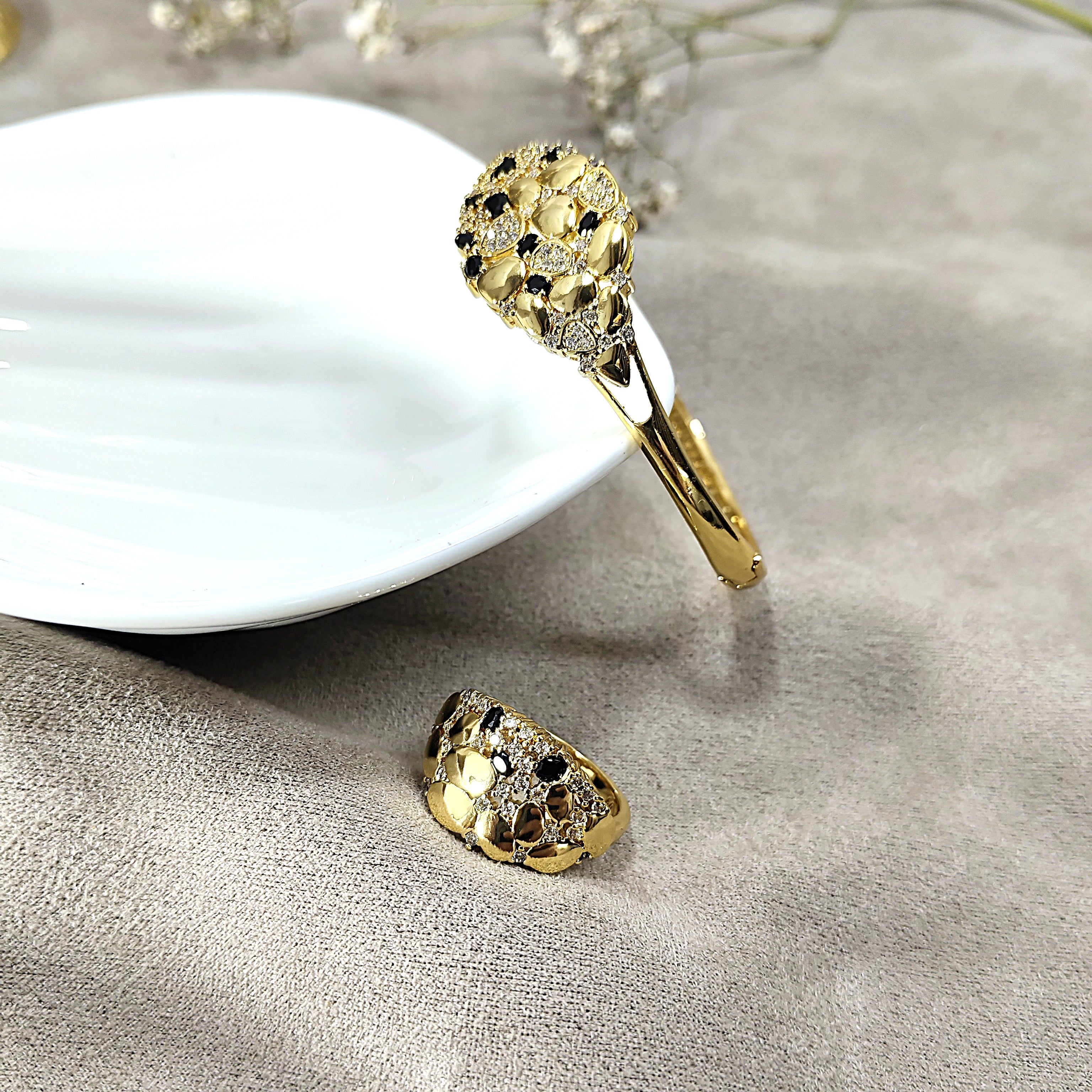 Parure Prestige Noir & Or – Bague & Bracelet en Plaqué Or