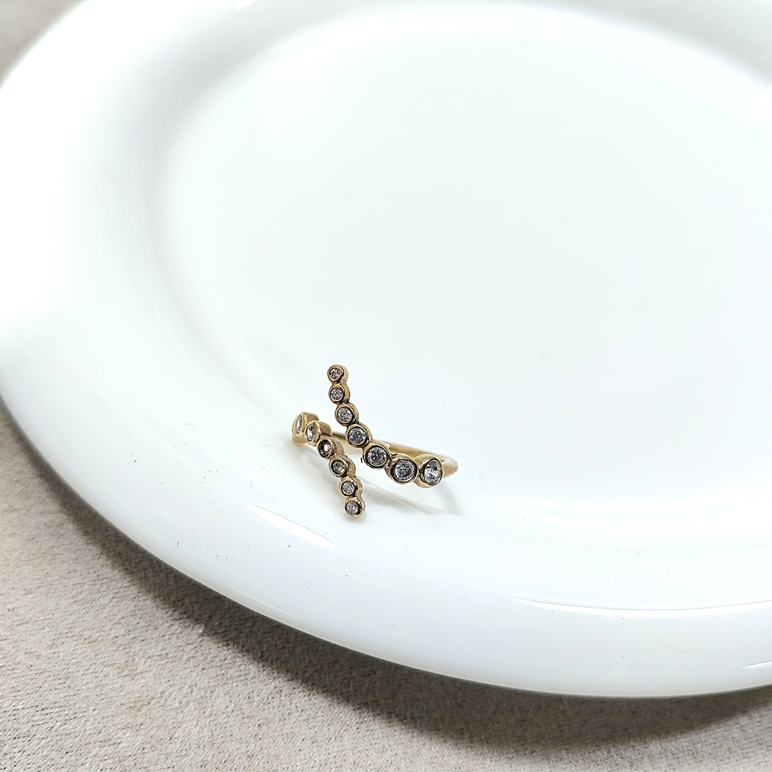 Bague Croisée Éclat – Plaqué Or & Pierres Brillantes (CN)