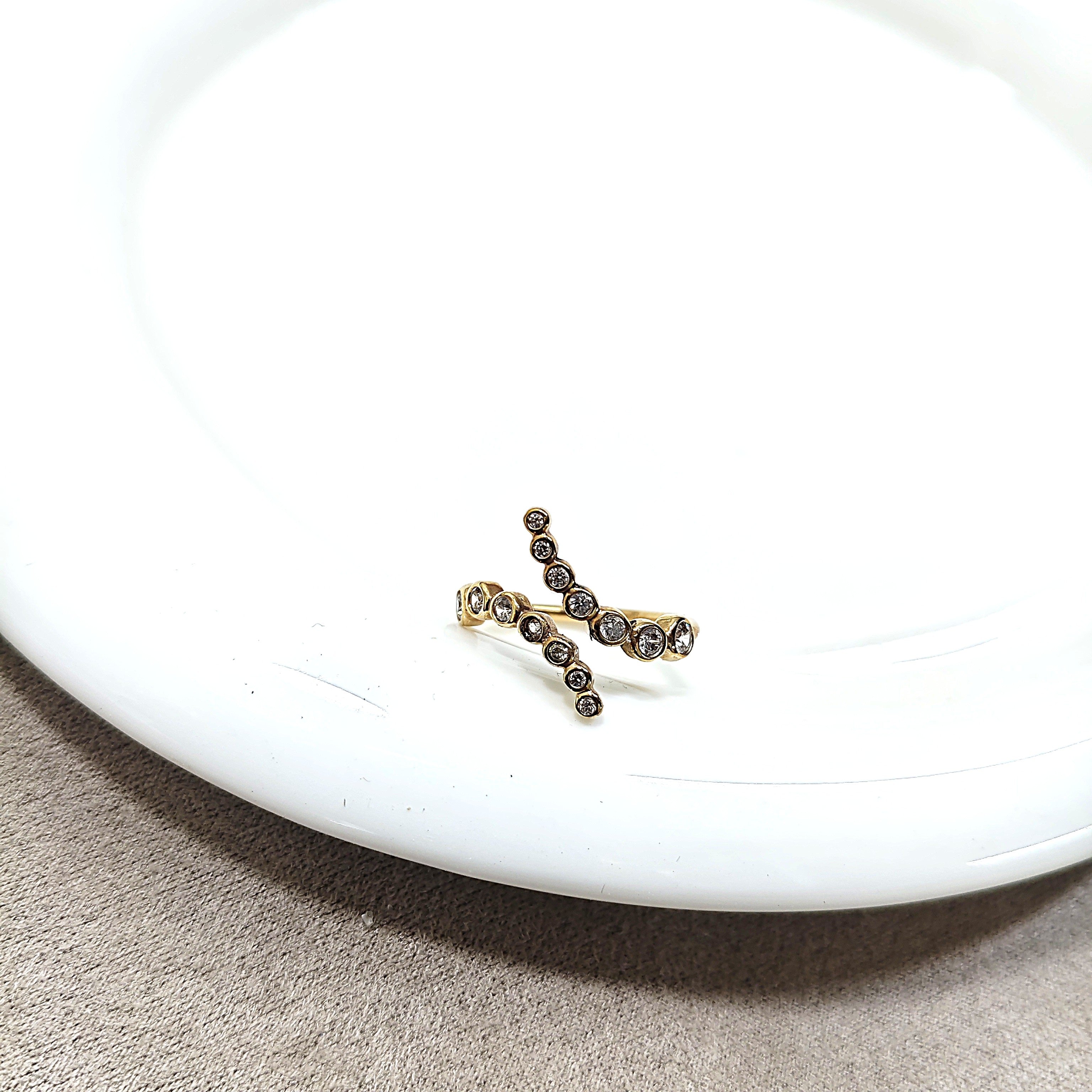 Bague Croisée Éclat – Plaqué Or & Pierres Brillantes (CN)