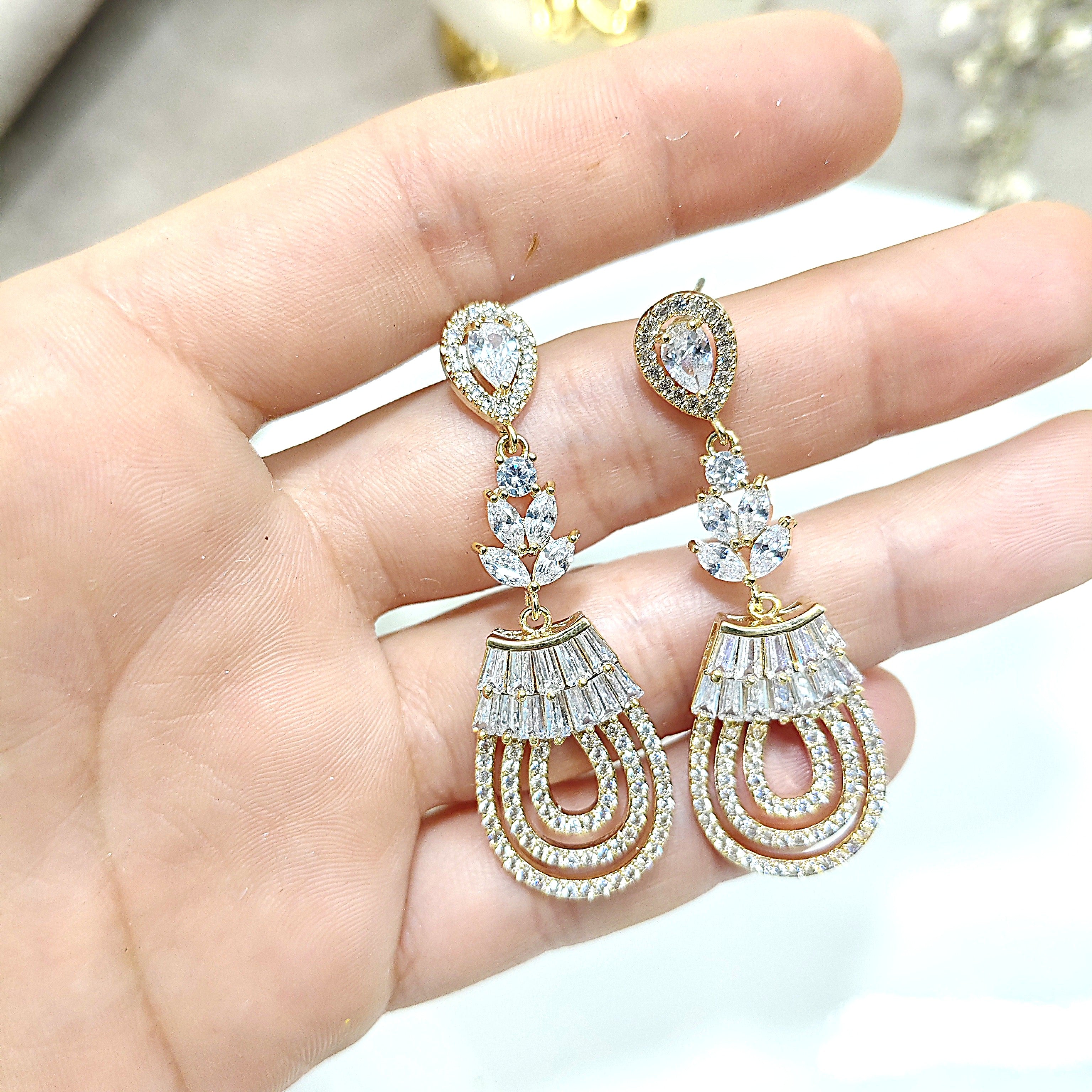 Boucles d’Oreilles Impériale Éclat – Plaqué Or & Cristaux Zircon