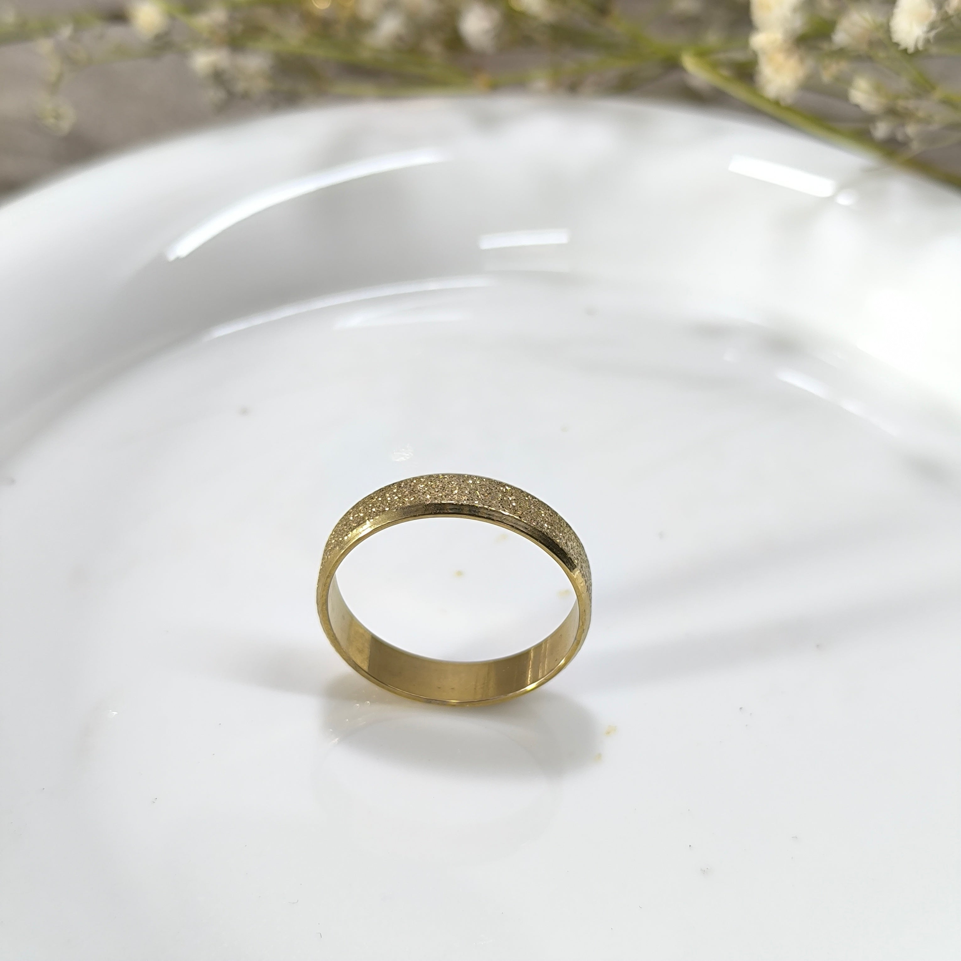 Bague Dorée Élégance Satinée – Finition Pailletée Chic