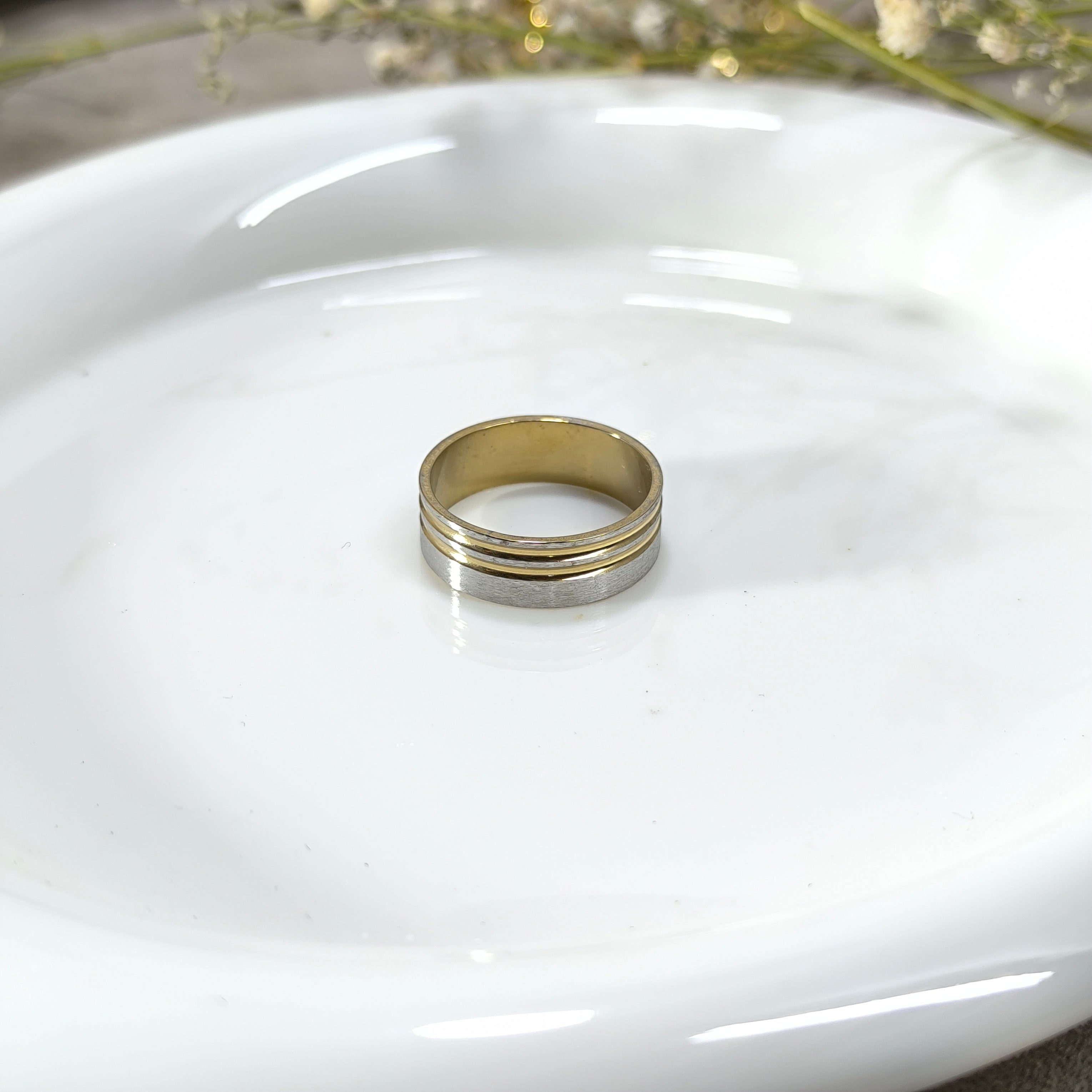 Alliance Dorée & Argent Brossé – Élégance Contemporaine