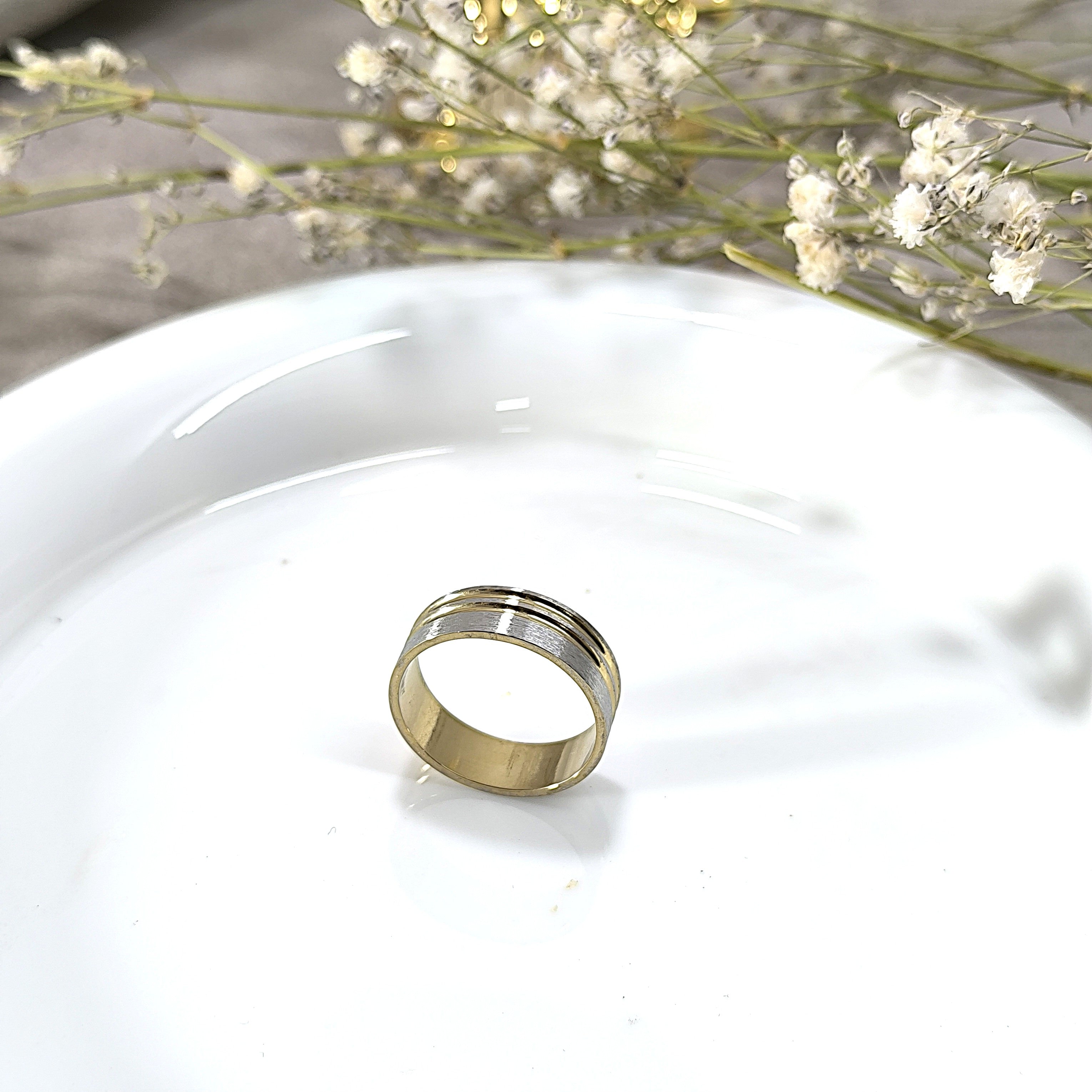 Alliance Dorée & Argent Brossé – Élégance Contemporaine