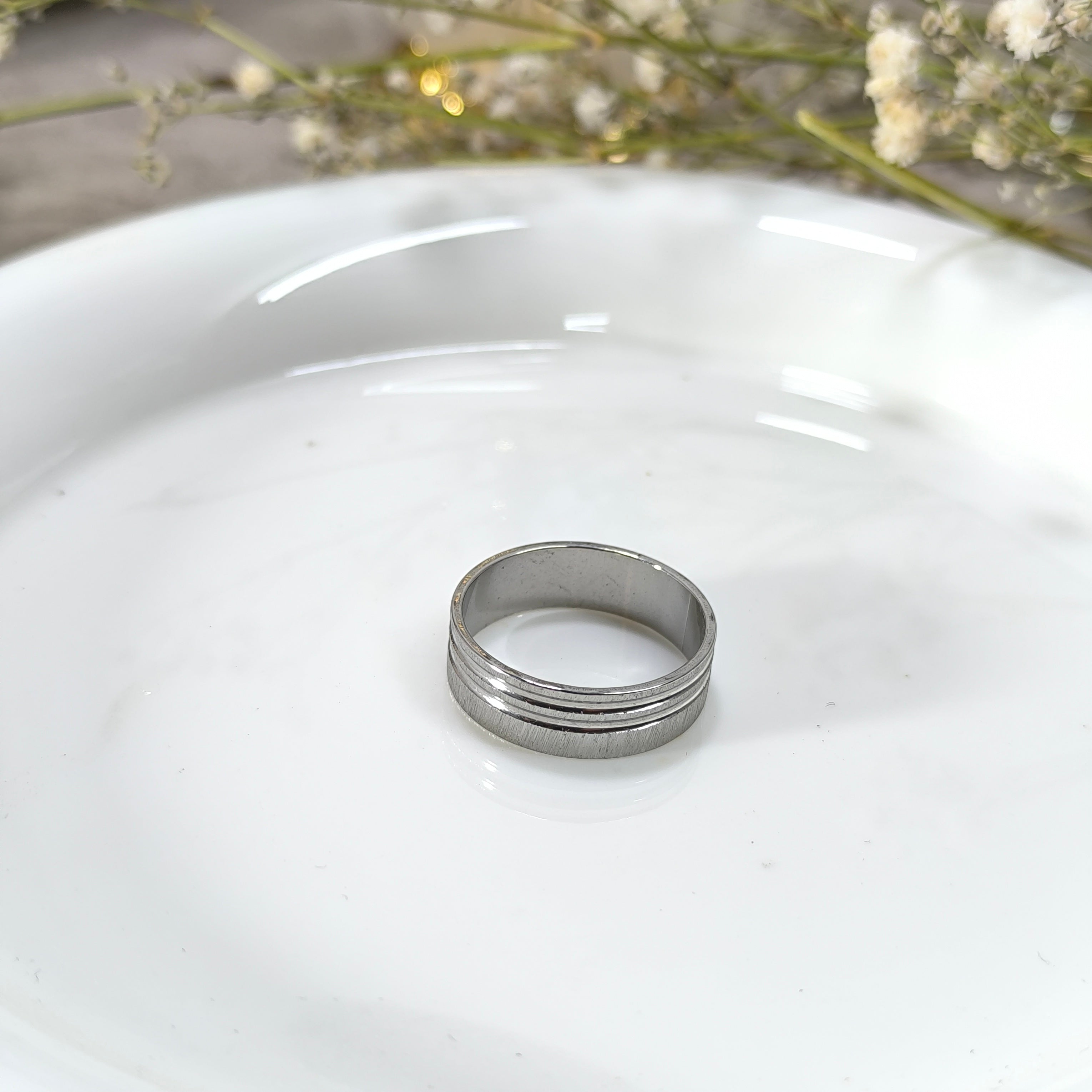 Bague Homme Acier Inoxydable – Design Moderne à Rainures Élégantes