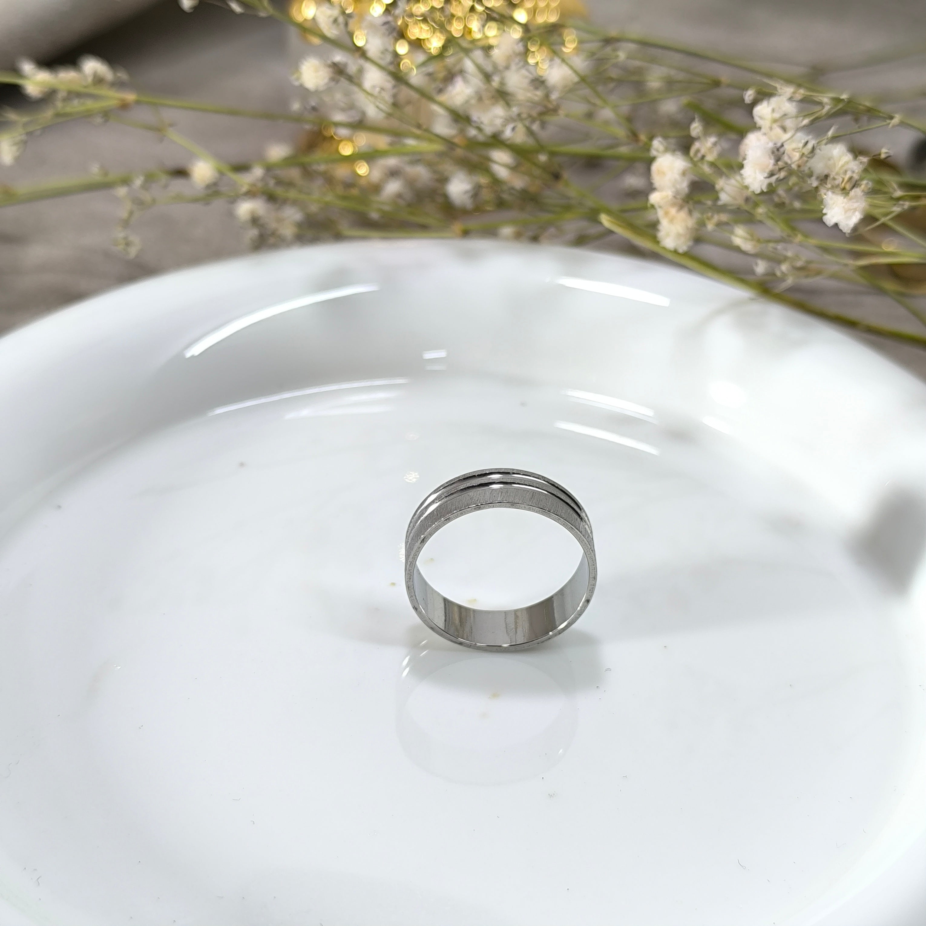 Bague Homme Acier Inoxydable – Design Moderne à Rainures Élégantes