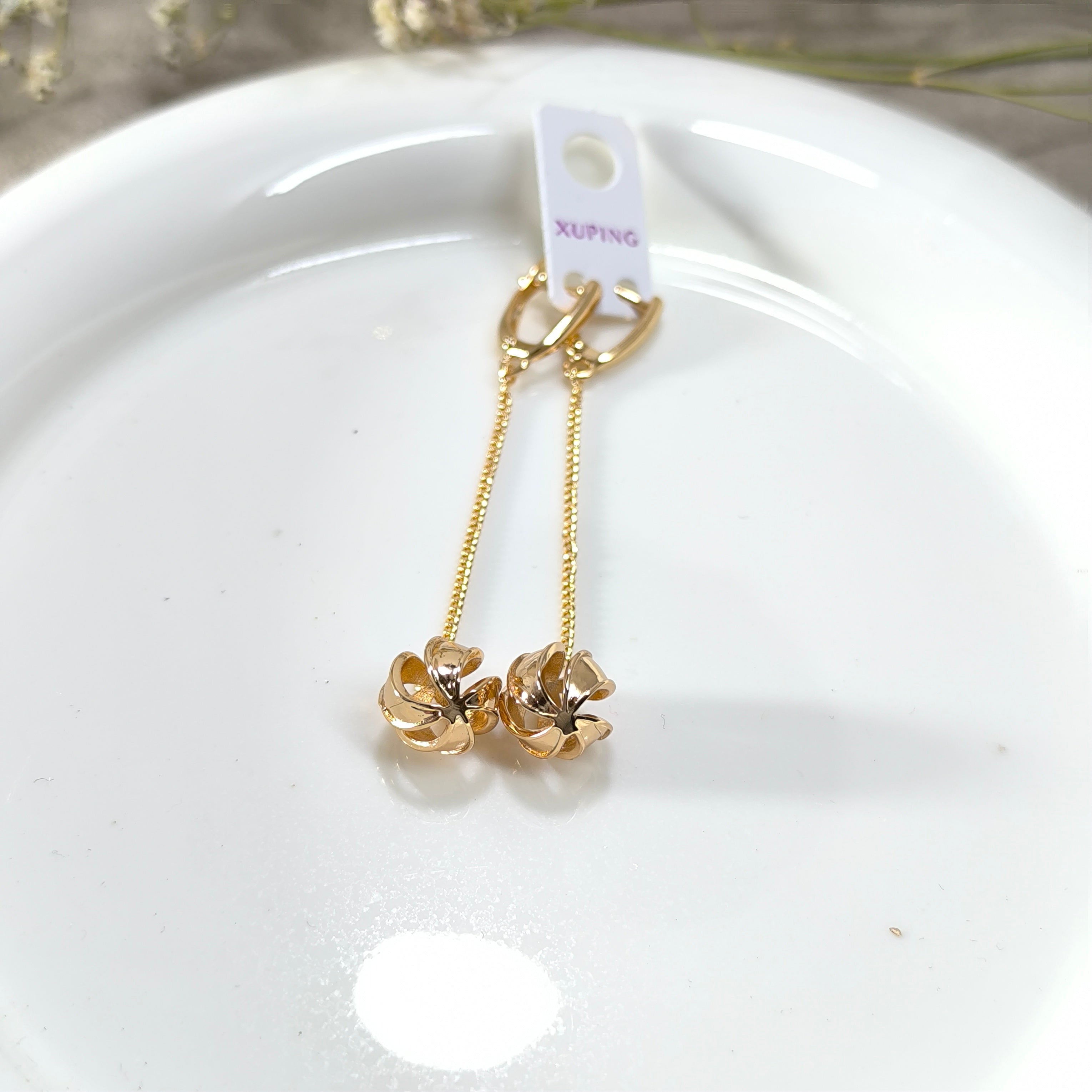 Boucles d’Oreilles Pendantes Fleur Dorée – Élégance Chic & Raffinée xuping