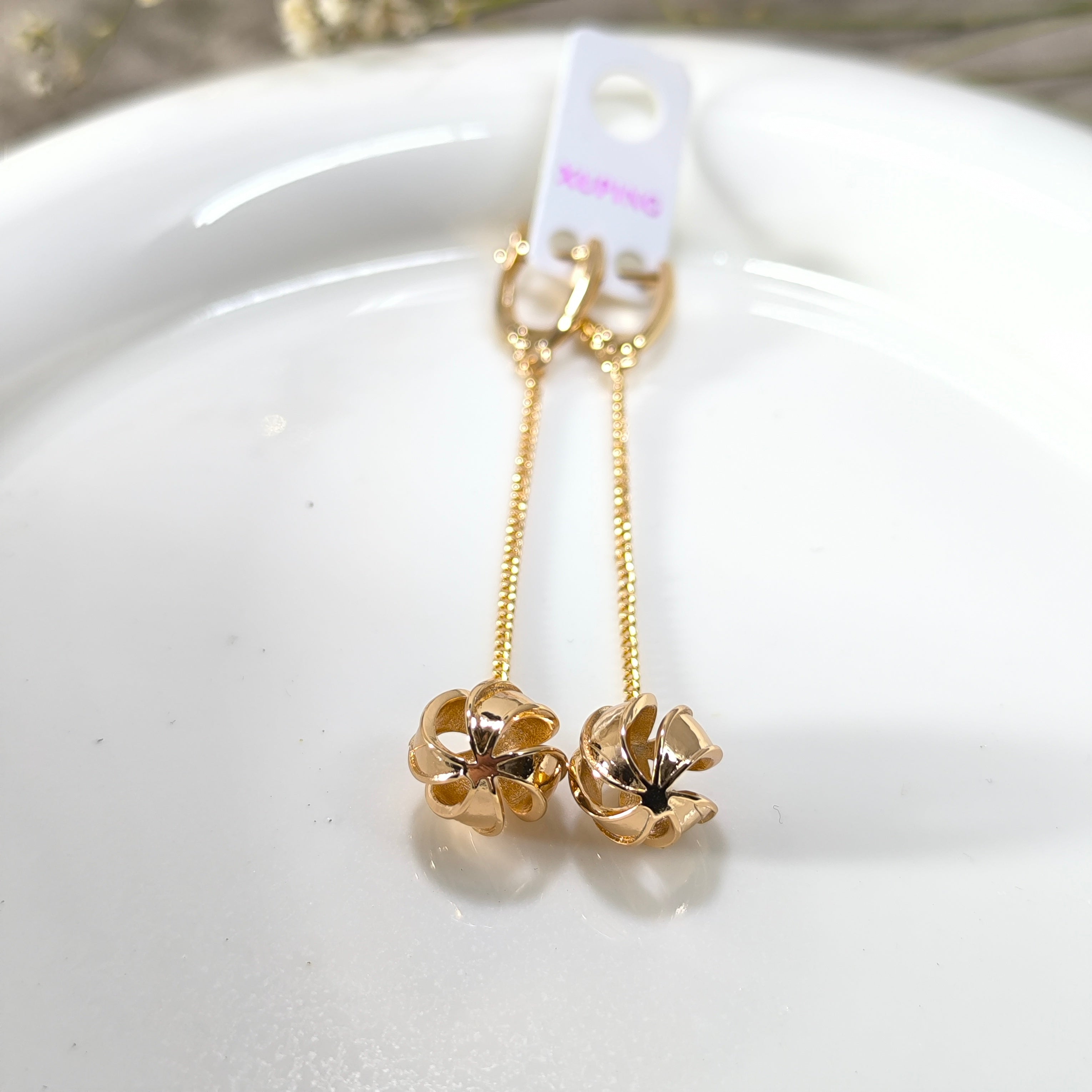 Boucles d’Oreilles Pendantes Fleur Dorée – Élégance Chic & Raffinée xuping