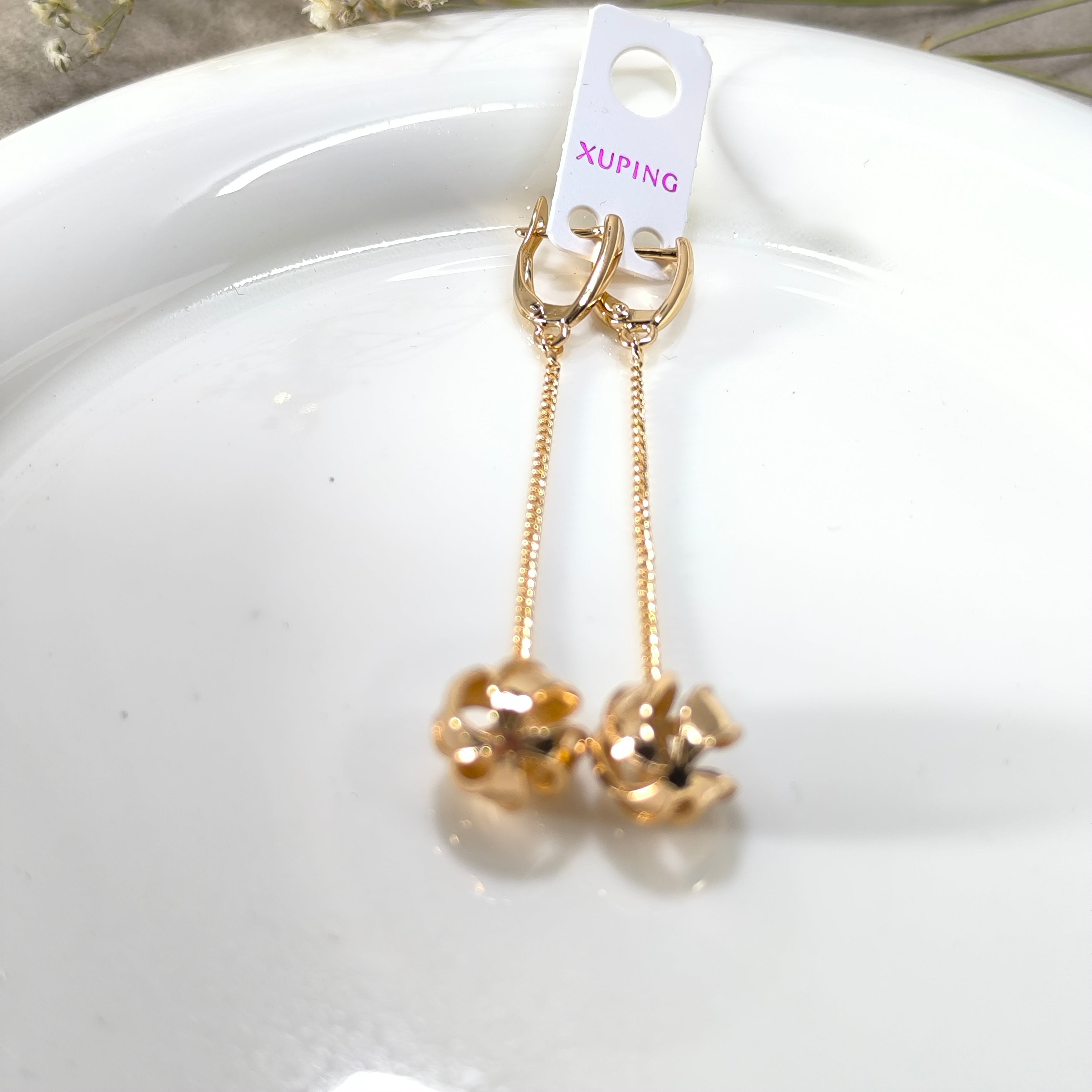 Boucles d’Oreilles Pendantes Fleur Dorée – Élégance Chic & Raffinée xuping