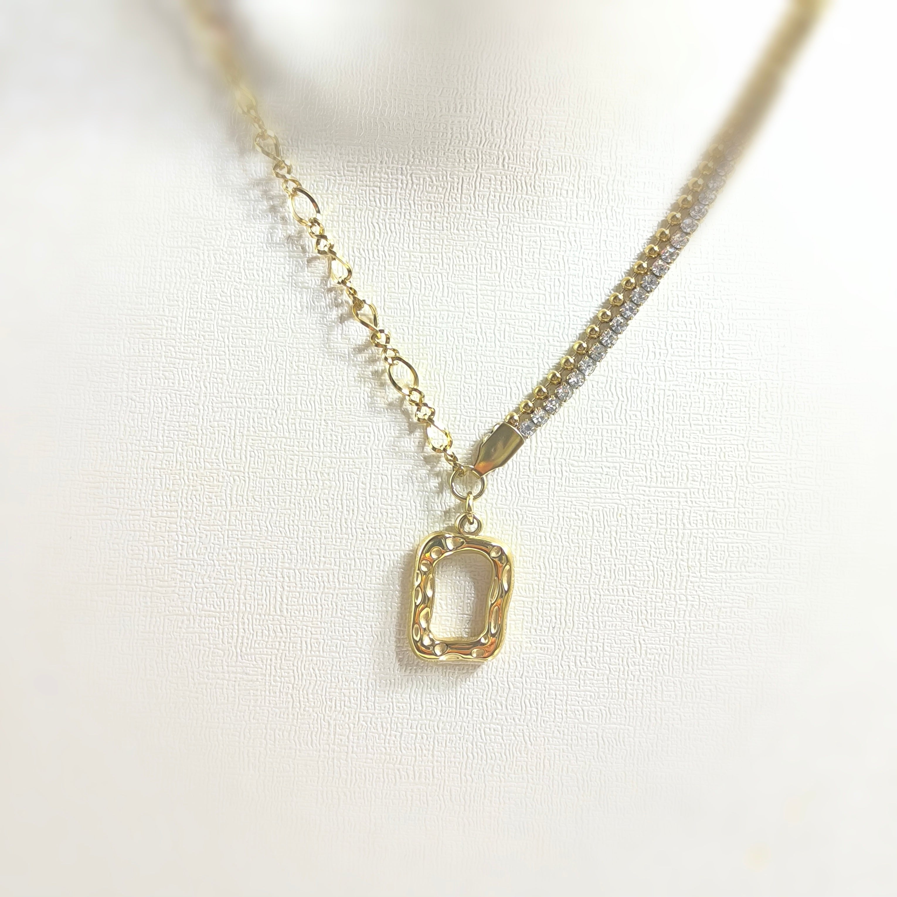 Collier Élégance Dorée – Pendentif Géométrique Raffiné