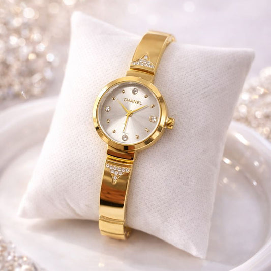 Montre Femme Élégance  – Cadran Minimaliste à Cristaux