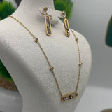 Parure Minimal Chic – Chaîne & Boucles d’Oreilles en Acier Inoxydable Doré avec Strass