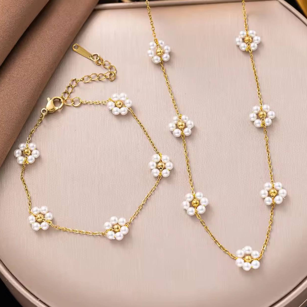 Parure Fleur Perle Dorée – Collier & Bracelet en Acier Inoxydable