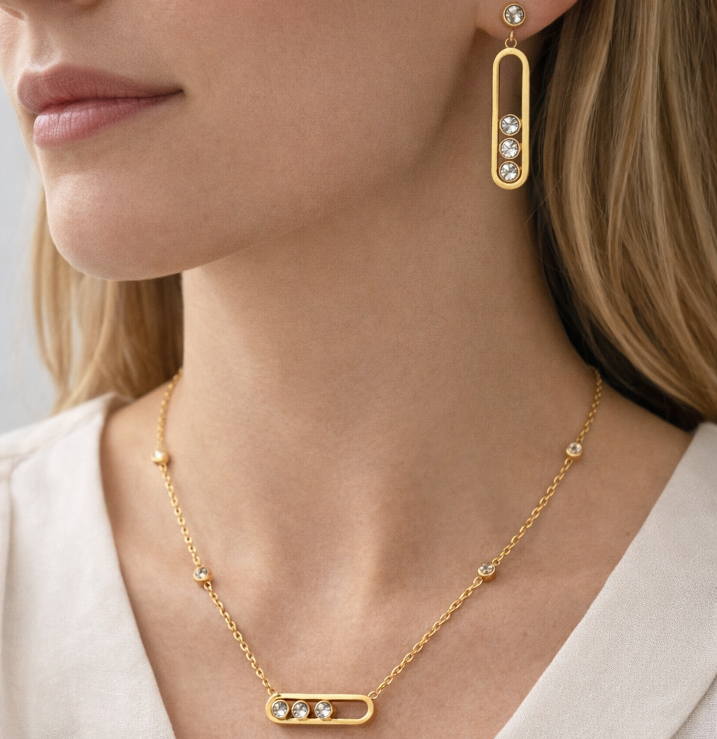 Parure Minimal Chic – Chaîne & Boucles d’Oreilles en Acier Inoxydable Doré avec Strass