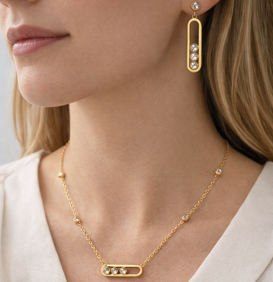 Parure Minimal Chic – Chaîne & Boucles d’Oreilles en Acier Inoxydable Doré avec Strass