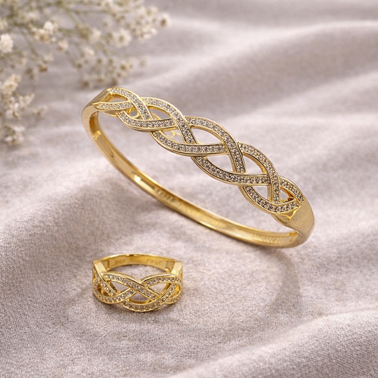 Parure Tressée Prestige en Plaqué Or – Bague & Bracelet Sertis d’Éclats Brillants