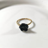 Bague Plaqué Or Élastique avec Fleur Noire – Élégance Moderne