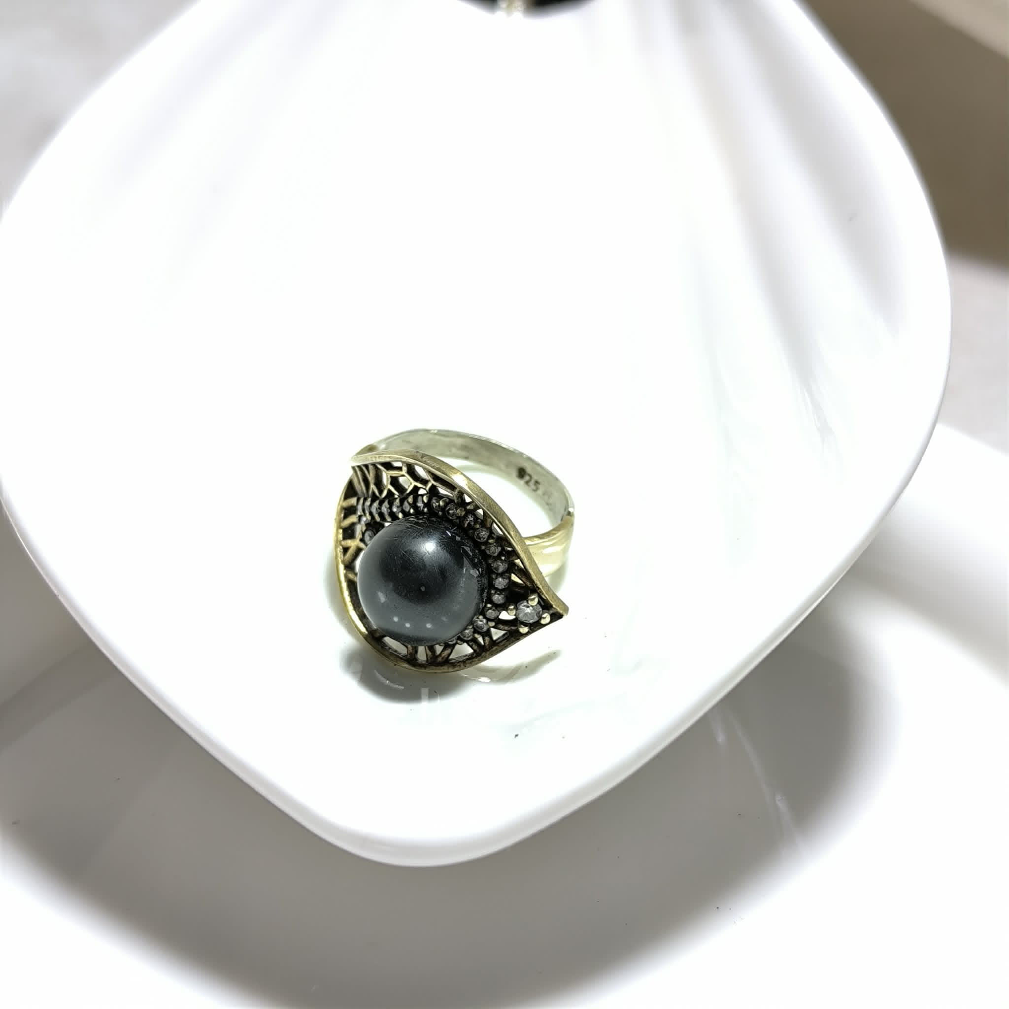 Bague Élégance Vintage en Argent & Bronze – Pierre Noire Raffinée