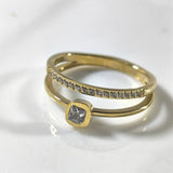 Bague Double Anneau en Acier Doré avec Zircons – Élégance Moderne