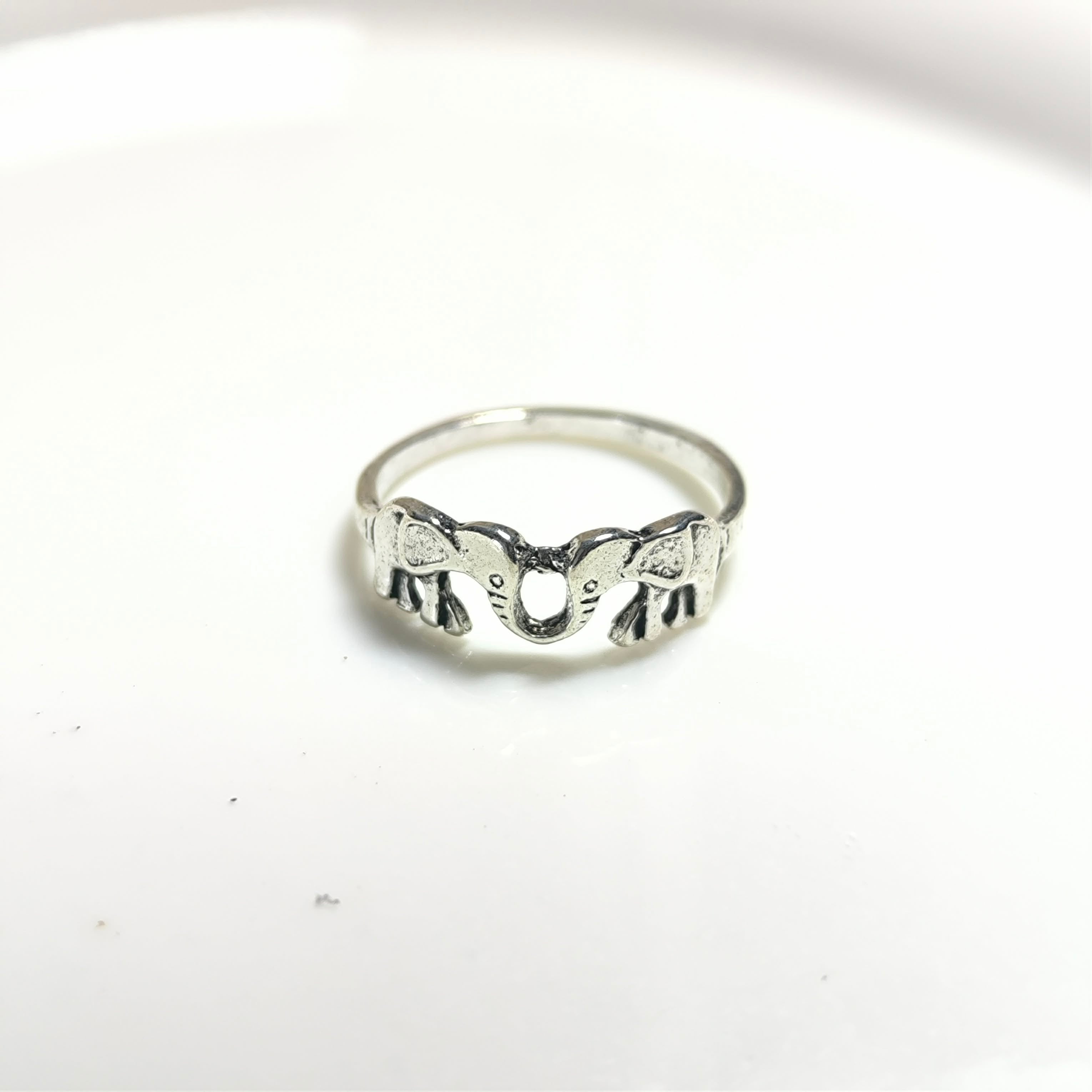 Bague Éléphant en Acier Inoxydable – Style Porte-Bonheur Élégant