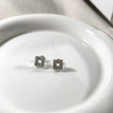 Boucles d’Oreilles Argent Carré Géométrique – Zircon Élégance Moderne