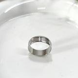 Bague Élégance Signature – Finition Argentée Luxe