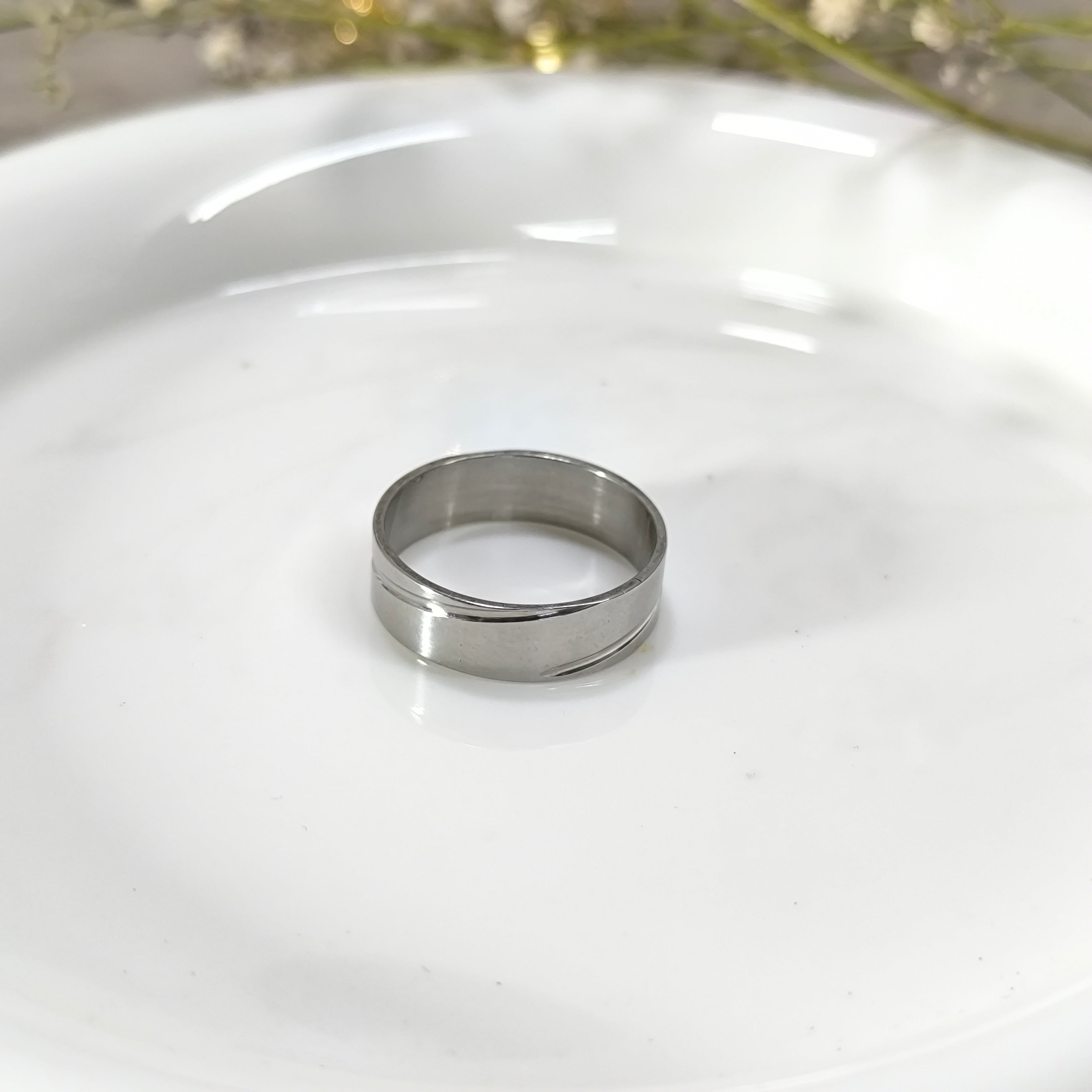 Bague Homme Argentée Classique – Élégance Minimaliste