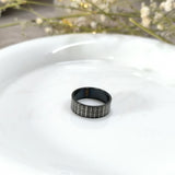Bague Homme Noire Moderne – Design Géométrique Élégant