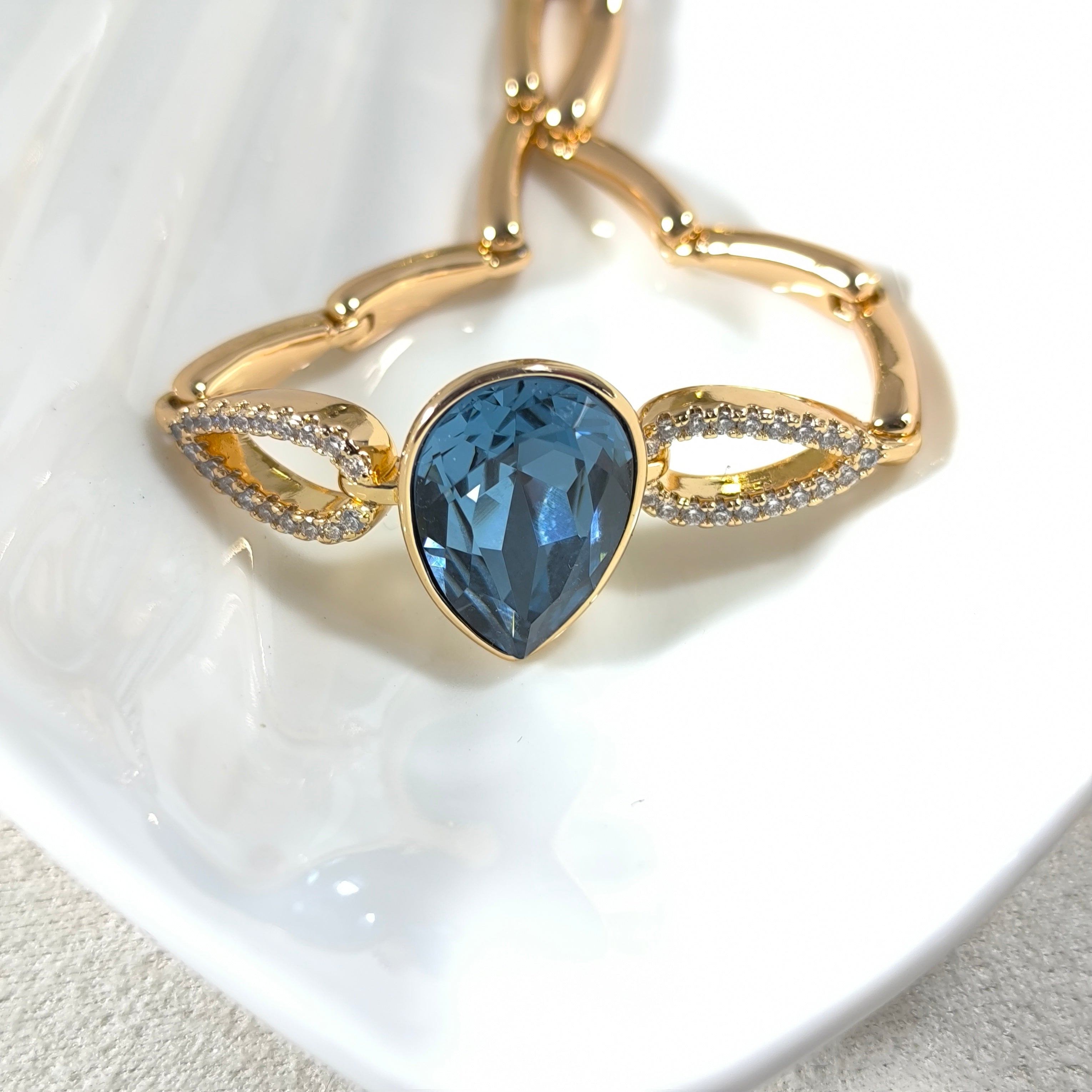 Bracelet élégant en xuping plaqué or avec cristal Swarovski bleu en goutte