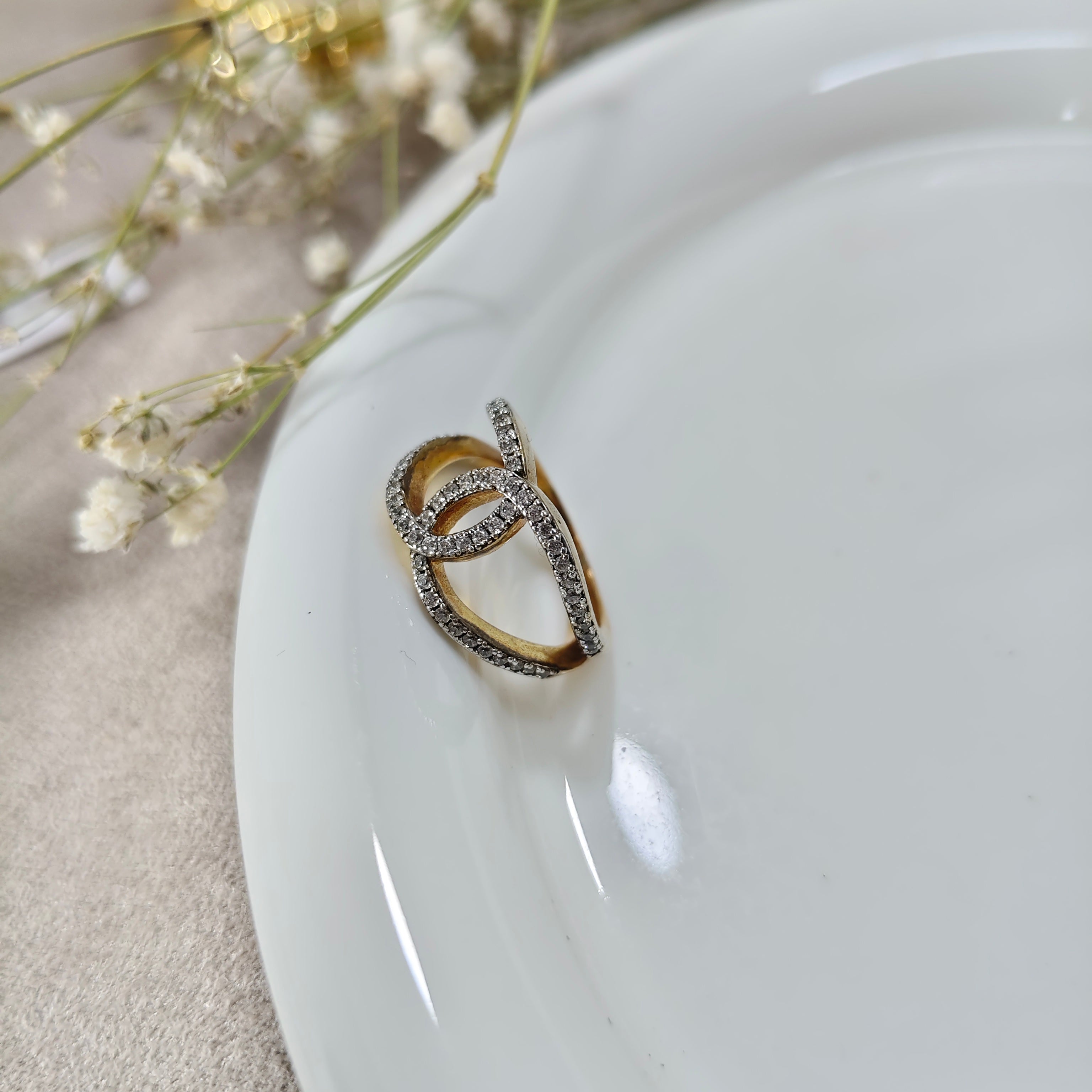 Bague Élégance Infinie Plaqué Or avec Zircons Brillants