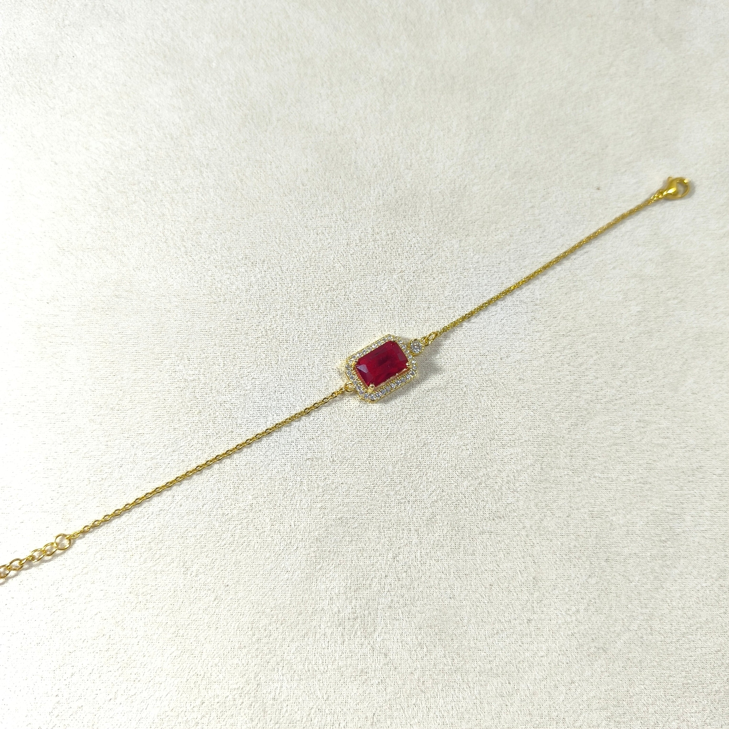 Bracelet Élégance Carrée – Pierre Centrale & Dorée (Bleu, Blanc, Rose)