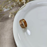 Bague Motifs Géométriques Gravés – Plaqué Or CN – Garantie 10 Ans
