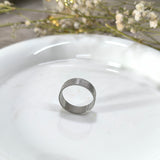 Bague Argentée Texturée – Élégance Moderne