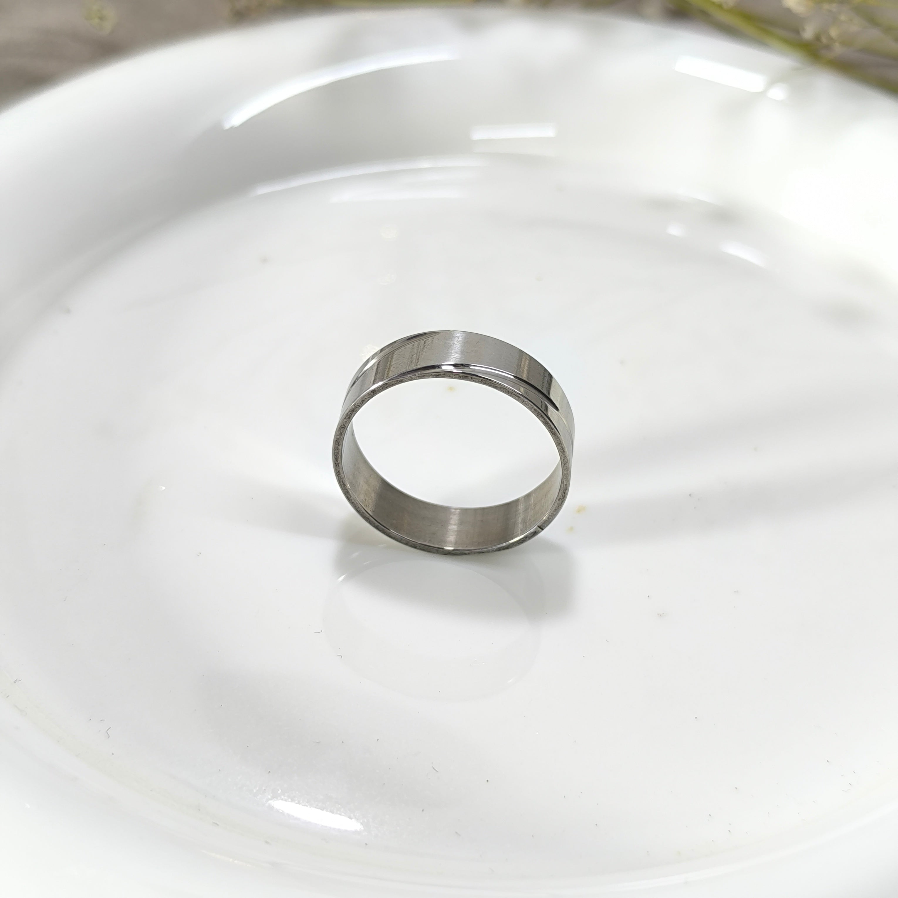 Bague Homme Argentée Classique – Élégance Minimaliste