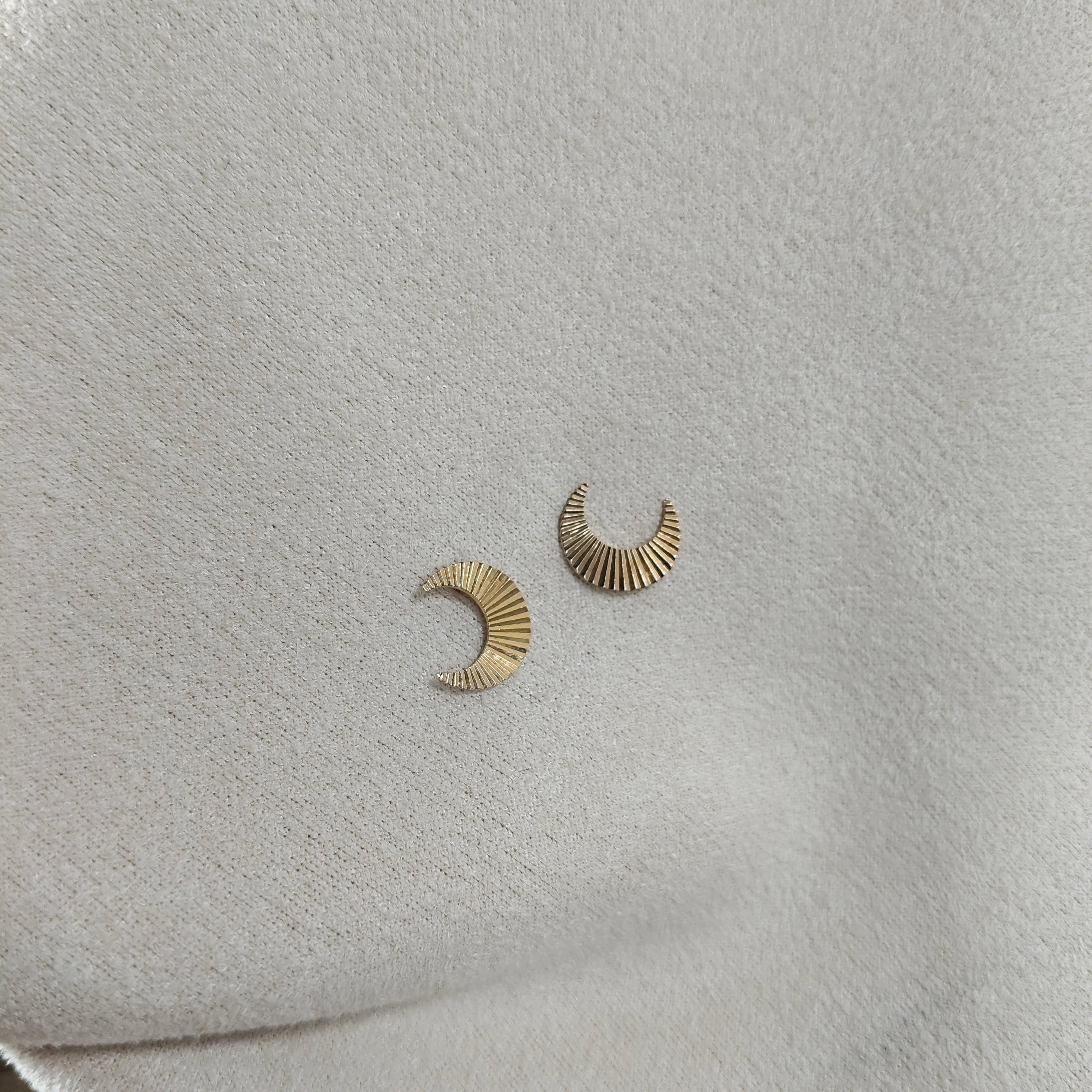 Boucles d’Oreilles Demi-Lune Texturée – Plaqué Or CN Garantie 10 Ans