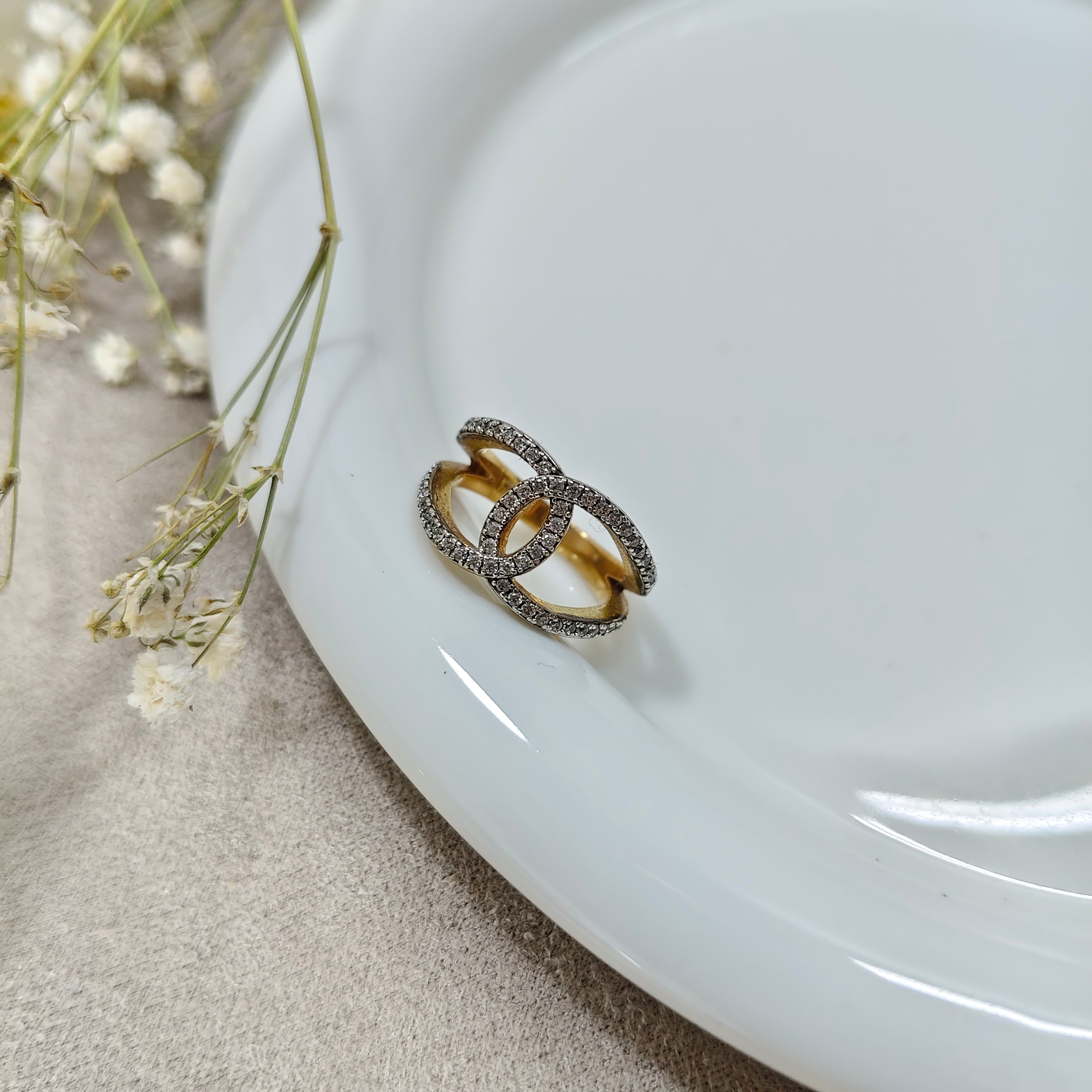 Bague Élégance Infinie Plaqué Or avec Zircons Brillants