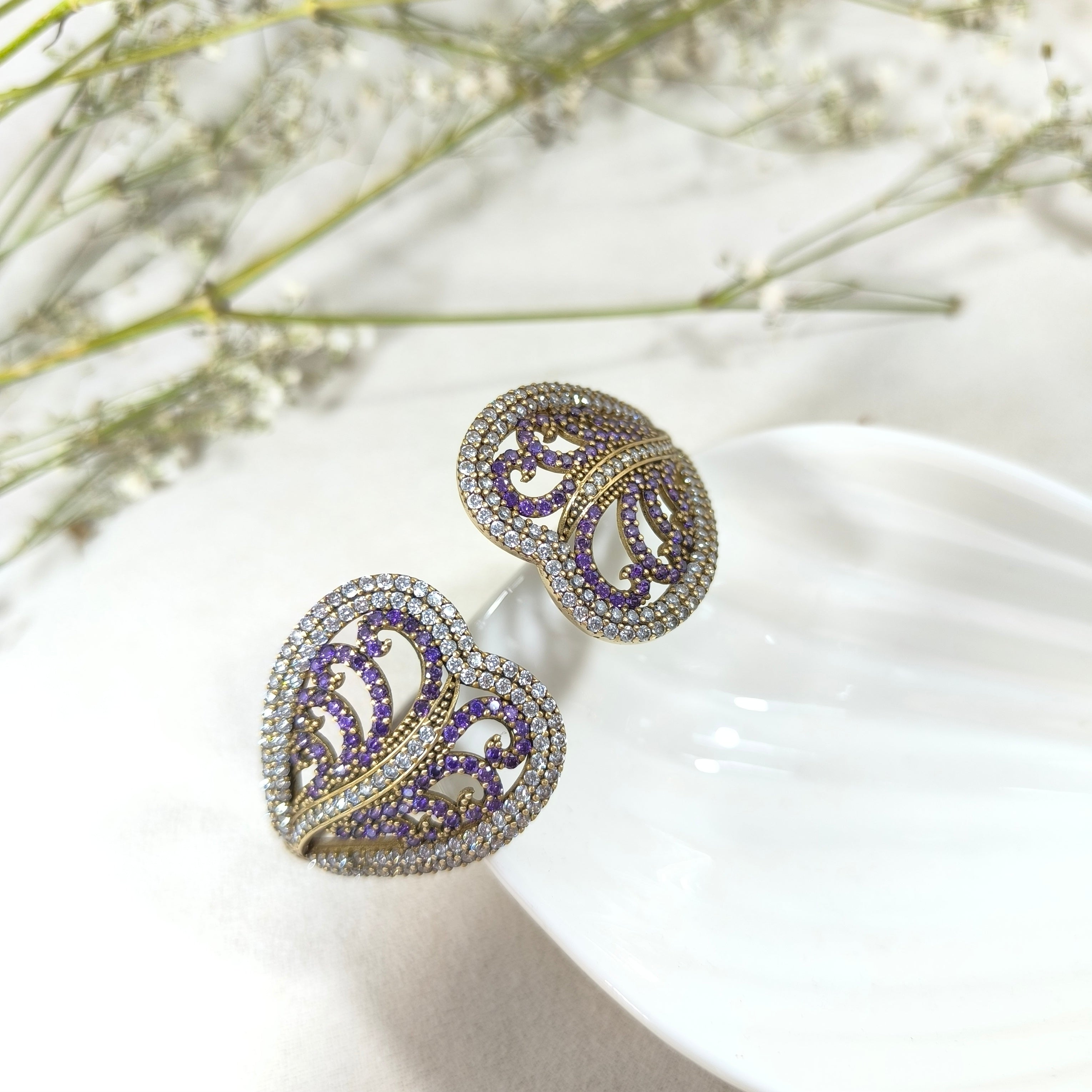 Bracelet Antique Cœurs Royaux – Bronze & Argent aux Pierres Violettes