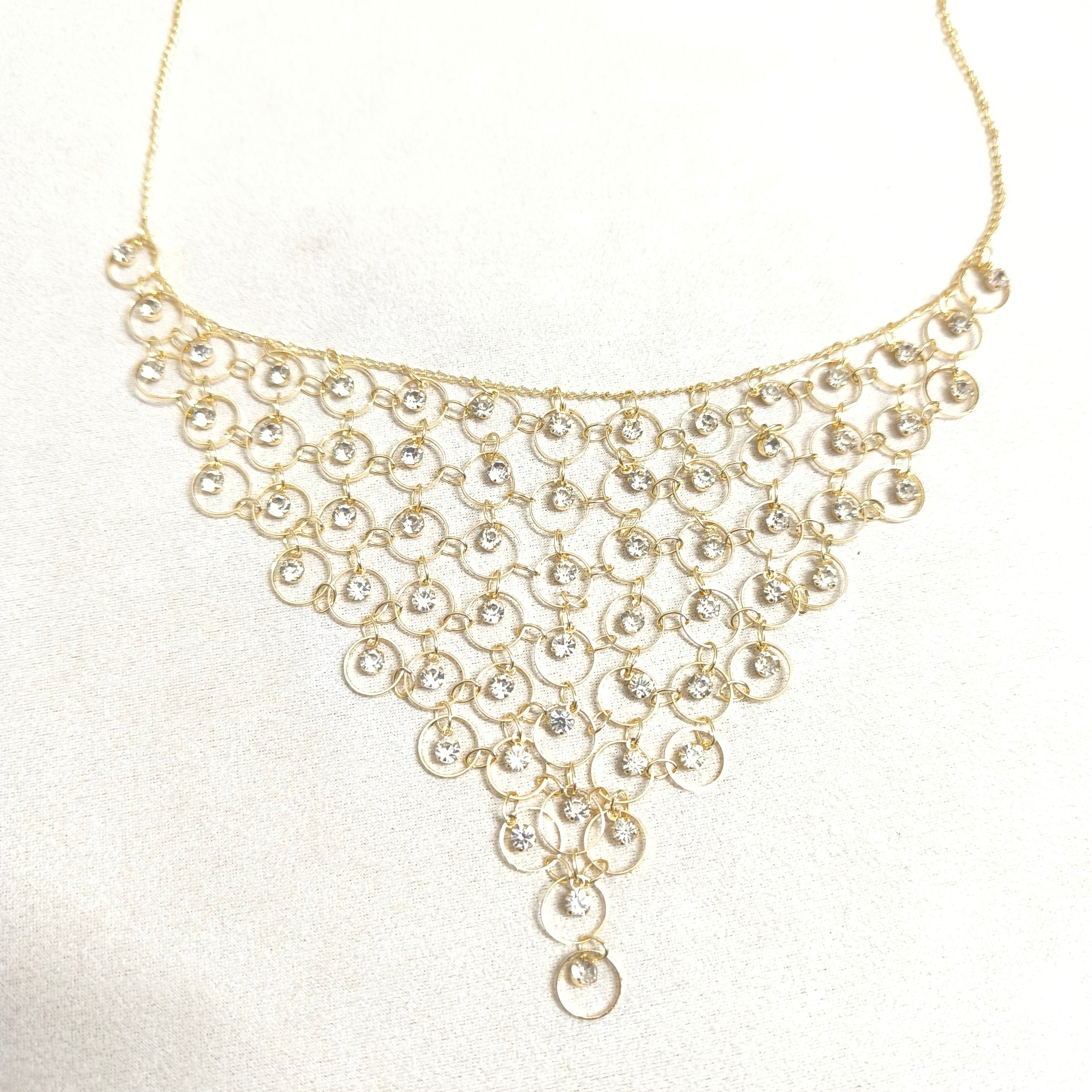 Collier Cascade Élégance – Acier Inoxydable Doré & Cristaux Brillants