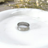 Bague Homme Argentée Gravée – Style Moderne & Élégance Discrète