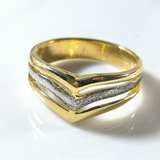 Bague Élégance V en Plaqué Or CN – Design Moderne & Raffiné (Garantie 10 ans)
